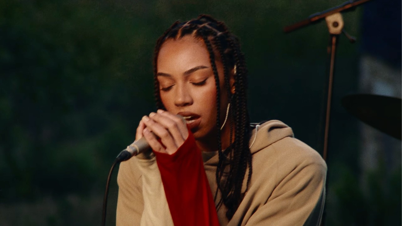 Amie Blu — trees for the woods (live performance video)