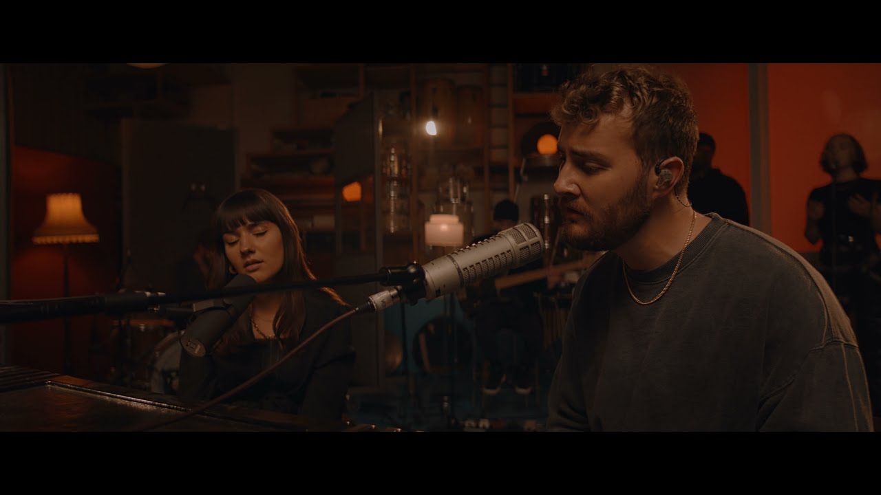 Sam Wills feat. Honey Mooncie — Traingazing (Live at The Pool)